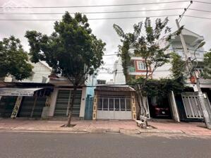 Cần bán nhà cấp 4 Mặt tiền đường Nguyễn Lộ Trạch - Phường Nam Nha Trang. Gần bãi tắm Hoàng Diệu