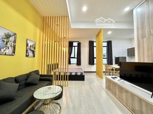 cần cho thuê gấp căn hộ sky center. dt: 42,5m2, officetel, 1wc. giá 12tr/th. lh: 