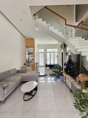 cho thuê nhà phố thảo điền, 6x30m, giá 50tr/tháng, 3 tầng, st, 4pn, 4wc, sân rộng - ở, văn phòng...