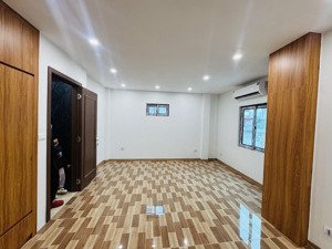 bán nhà kim mã, 37m2x5 tầng, ngõ thông, vài bước ra phố. 8.8 tỷ