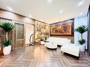 đống đa nhỉnh 10 tỷ, gần hồ, ngõ nông, dt: 43m2 x 5 tầng, nhà mới tặng full nội thất. lh 