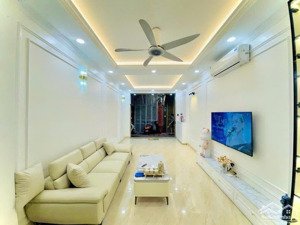 nhà 5 tầng thang máy, gần cầu chương dương - long biên. dt 60m2 x mt 4.5m. ô tô vào nhà. 12.5 tỷ