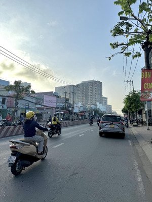 bán đất tặng nhà vườn.ngang 11m dài 14m.lô nhì cách huỳnh tấn phát quận 7 chỉ 100m.giá 60 triệu/m2