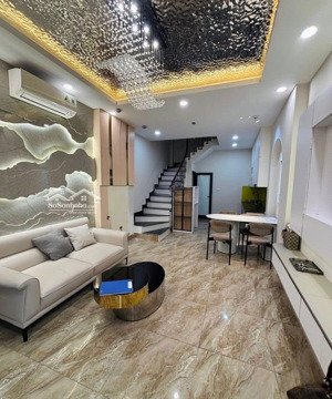 hoa hậu cầu giấy, nhà đẹp trung kính, sát mặt phố, tặng nội thất;2 thoáng,ngõ 4m thông,38m2 7.9tỷ