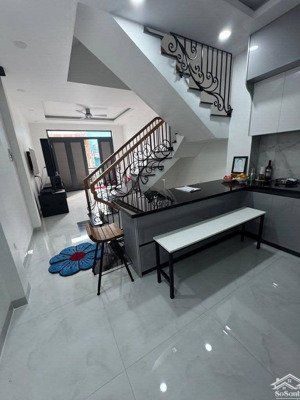 7 tỷ 700 thương lượng, nhà mới 4 tầng mặt tiền khu dân cư, diện tích : ngan 4 mét - dài 12 mét.