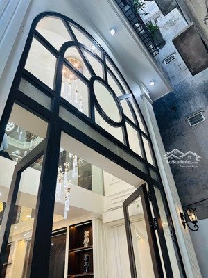 chính chủ bán nhà phân lô nguyễn xiển, lô góc, thang máy 42m x 7t, 13.3 tỷ. ô tô đỗ cổng.