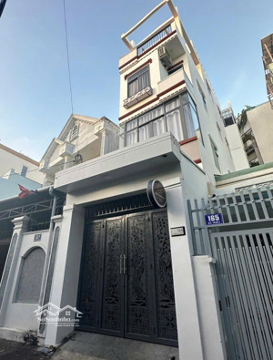 bán nhà bà triệu phường 4 vũng tàu nhà 1 trệt 3 lầu đường 10m sổ hồng hoàn công