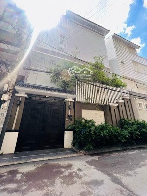 cần bán biệt thự siêu đẹp 2 mặt tiền trường sa 10x17m hầm 4 lầu, chỉ 44 tỷ