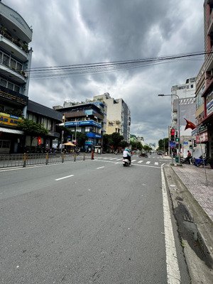 chính chủ bán nhà mặt tiền đường 25m trung tâm quận 4 - 80m2 - 30.2tỷ