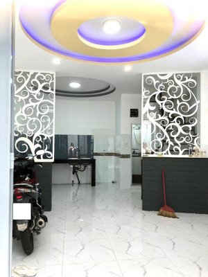 nhà hẻm thạch lam. 4 x 8m trệt 2 lầu. thiết kế đẹp, hiện trạng còn mới