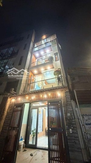 siêu phẩm mặt tiền kênh nước đen