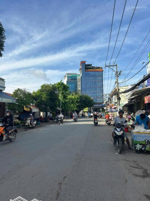 bán nhà ngay đại học hutech, cách điện biên phủ 50m, nhà vuông vức, sổ hồng hoàn công đủ