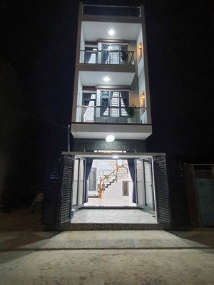 nhà đường 8 p.linh xuân. nhà mới, không 1lỗi phong thủy: trệt 2lầu, tum-st trước sau, 4pn đều