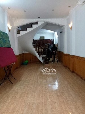 cho thuê nhà ngõ 3 phố phạm tuấn tài - trần quốc hoàn. dt 35m2 x 5 tầng ô tô đậu cửa