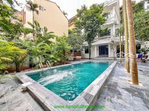 biệt thự sân vườn, bể bơi, 4 phòng ngủ ở đường âu cơ cho thuê.
