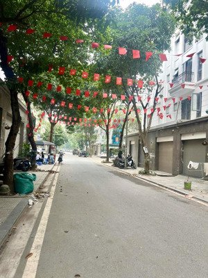 cho thuê shophouse kđt văn phú gần tháp đồng hồ, 75m2 x 5 tầng mặt tiền 6m, full nội thất cao cấp