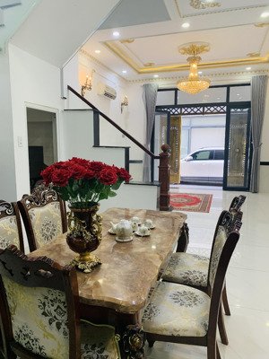 nhà 3 tầng phạm văn đồng thủ đức-đường xe hơi tránh - full nội thất cao cấp