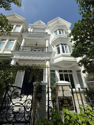 cho thuê biệt thự phú mỹ hưng , 144m2 ,nhà đẹp có đầy đủ nội thất. giá thuê 65tr/tháng tl