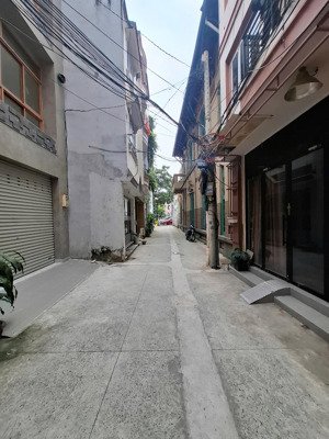 cho thuê biệt thự mặt tiền võ thị sáu quận 3. vị trí trung tâm q3, tuyến đường kinh doanh sầm uất