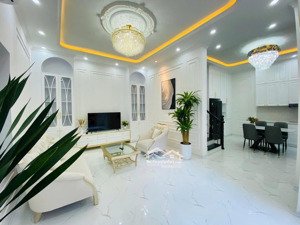 nhà đẹp phố thuỵ khuê - 500m ra hồ tây - 3 thoáng ở sướng - nhỉnh 200tr/m2 - lh chính chủ quân.