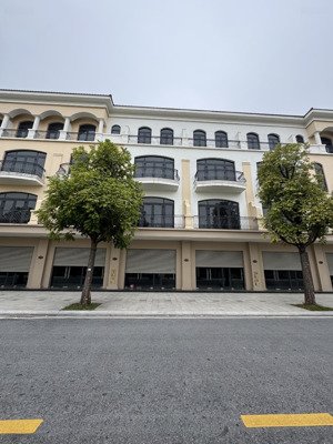 cần bán căn lk chà là 70m2, sẵn sổ, gần nhà để xe, gàn công viên, có hỗ trợ vay