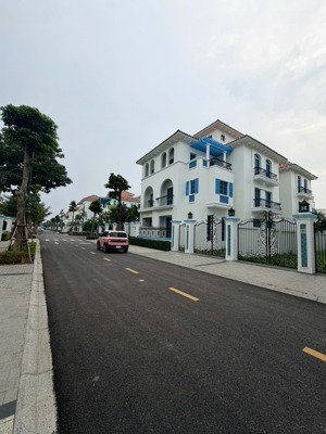 cần bán gấp biệt thự song lập 230m2 giá rê nhất khu marloca, khu đô thị sun grand city feria