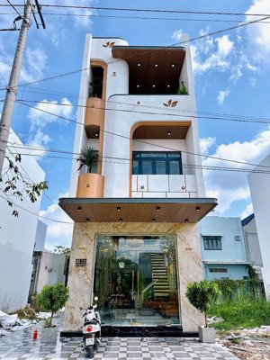 nhà 1 trệt 2 lầu mới đẹp tại trục chính lộ số 65 d1 kdc hồng loan - cần thơ giá 7.6 tỷ