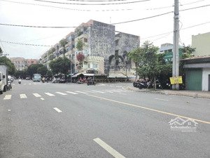 mặt tiền kinh doanh sầm uất - đối diện công viên, cạnh trường học - 1t2l 6 pn - giá 20 tỷ