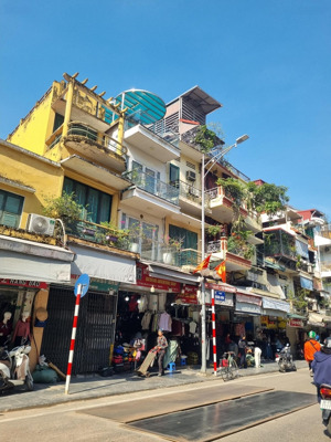 vip!! mặt phố hàng gai, hoàn kiếm_lô góc_vỉa hè_kinh doanh. dt: 150m * 4 tầng. giá 75 tỷ.