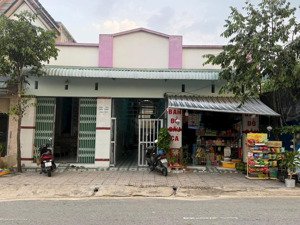 dãy trọ đang kinh doanh tạp hoá cần bán 150m2, sổ sẵn, ngay kcn mỹ phước, thới hoà, bến cát