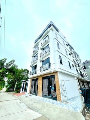 cc gửi bán nhà 5tâng x32m ngay chợ phượng phụng châu cách 1 nhà ra đường ô tô chánh 2p ra tới chợ