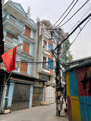 nhỉnh 10tỷ nhà đẹp yên hòa ở/kd đều dc,33m,5 tầng,mặt tiền đẹp, ngõ thông, ô tô đỗ cửa, sổ cc