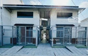 bán dãy trọ 10x30m gần kcn, nằm sau chợ bình chánh, đang cho thuê 35 triệu, giá 1 tỷ 980 triệu
