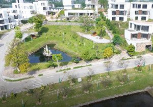 diện tích: 330 m2. giá bán hơn 8 tỷ, đã bao gồm xây thô và hoàn thiện mặt ngoài, sẽ gia lộc rất sâu