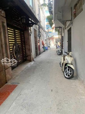 cho thuê nhà ngõ ô tô giảng võ 25m² x 3,5 tầng, 2 ngủ, 3 wc, 1 gác xép chỉ 8 triệu