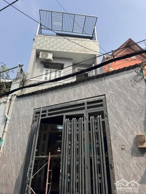 kẹt tiền cần bán gấp căn nhà 3 lầu đường chiến lược p btđ q bình tân