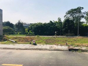 bán nhanh đất lô 2 mặt tiền đường n và n1 khu tđc bình đức 1, dt 71,7m2 sẵn thổ, công chứng liền