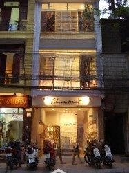 cho thuê nhà mặt phố hàng trống - ngay ngã 3 hàng gai, vị trí cực đẹp phố cổ hoàn kiếm