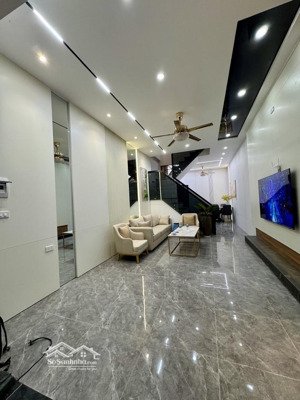 nhà mới đẹp hoàng văn thái 5 tầng, ô tô vào nhà, sổ đỏ nở hậu chỉ 14.9 tỷ