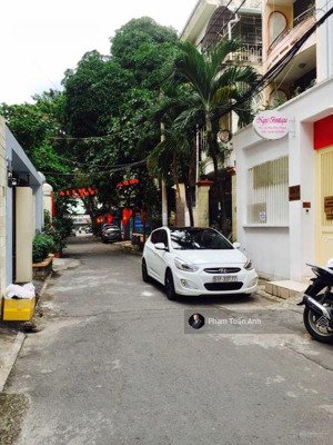 giám giá tụt huyết áp, nhà trung tâm bàu cát (ngay metro 2) 4.5x18m, 4 tầng, chỉ còn 11,8 tỷ thôi