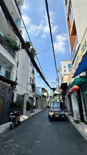 bán nhà đường phạm phú thứ, thông đường đồng đen _ công viên bàu cát dt: 3.7m x 17m, nhà đẹp 3 tầng