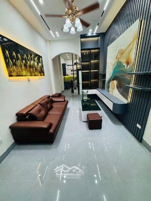 -nhà mới lai xá-giá 6 tỷ -dt 32 m2
-nhà 5 tầng mới xây-thiết kế hiện đại- đầy đủ công năng- nội th