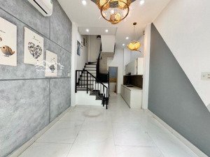 bán nhà mặt tiền kinh doanh đường hoa sữa thông phan xich long phú nhuận,4tầng btct,chỉ 7,x tỷ