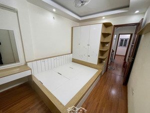 cho thuê nhà ngõ 1 phạm tuấn tài 40m x5t ô tô đô cửa