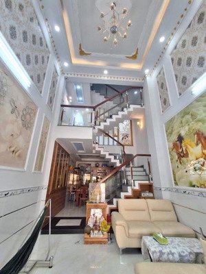 siêu phẩm 5 tầng sát mặt tiền hương lộ 2 ngay chợ ngã tư bốn xã bình tân giáp tân phú