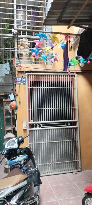 bán căn hộ tập thể 2 tầng 1 tum gồm 3pn, 1wc tại b12 thanh xuân bắc đầy đủ tiện ích.