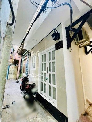 chính chủ cho thuê nhà 2 phòng ngủ đầy đủ tiện ích ngay trung tâm q1