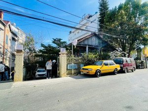 bán nhà xưa sân vườn 2 mặt tiền yersin p9 đà lạt gần hồ xuân hương 300m2 thổ cư