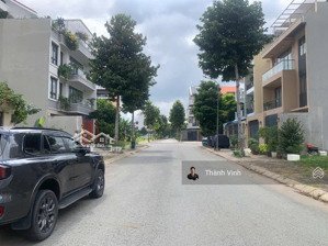 cần bán lô đất biệt thự song lập 11m x 18m đường 12m hướng nam,mẫu nhà đẹp,để ở và đầu tư đều tốt.