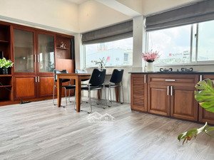 chothue căn hộ 220 hai bà trưng q1 - 50m2 - ban công lớn view nhà thờ - full nội thất gỗ